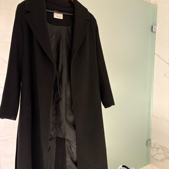 black coat - Picture 4 of 7